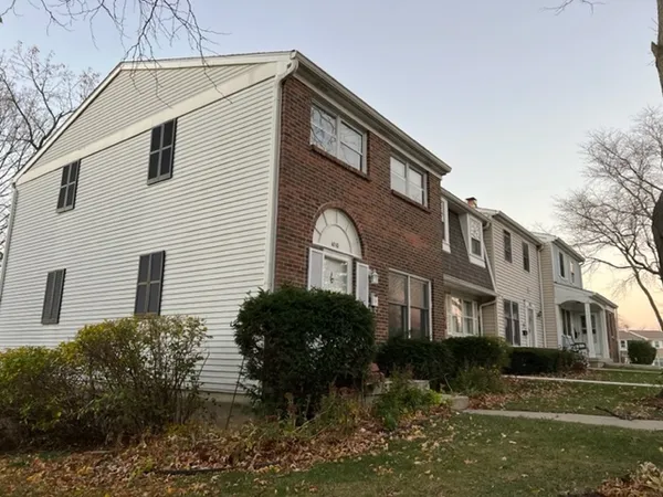 $2,500 | 1010 Denham Place, Schaumburg, IL 60169