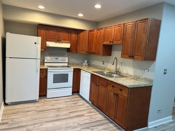 $2,500 | 1010 Denham Place, Schaumburg, IL 60169