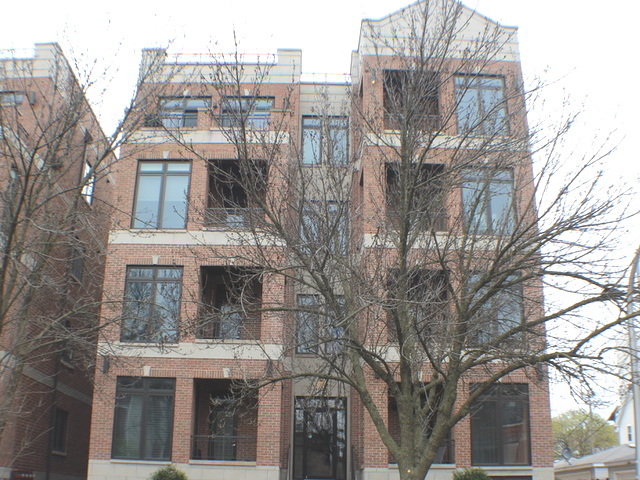 4029 South Ellis Avenue, Unit 5S Chicago, IL 60653 - Photo 2 of 31 a view of a house with a large windows