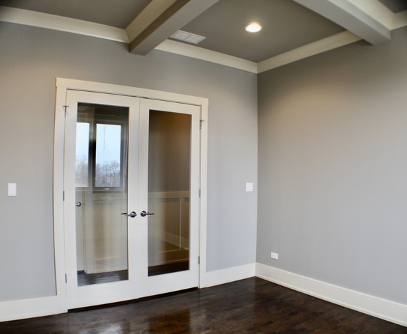 4029 South Ellis Avenue, Unit 5S Chicago, IL 60653 - Photo 15 of 31 an empty room with wooden floor and closet