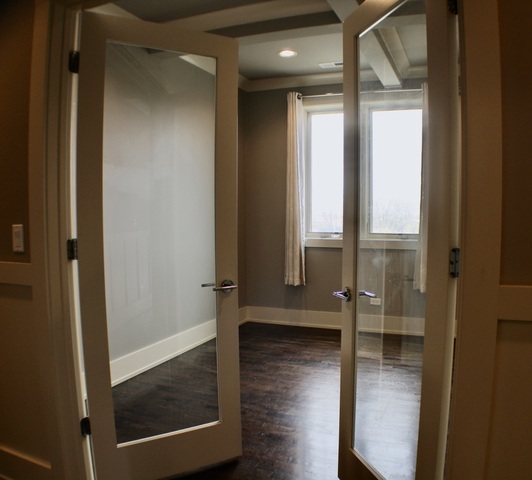 4029 South Ellis Avenue, Unit 5S Chicago, IL 60653 - Photo 16 of 31 a view of gallery with wooden floor