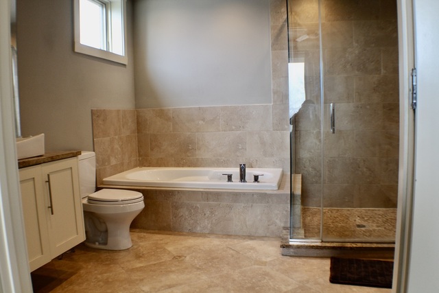 4029 South Ellis Avenue, Unit 5S Chicago, IL 60653 - Photo 22 of 31 a bathroom with a sink a toilet and shower