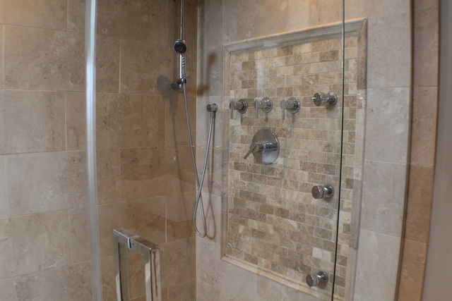 4029 South Ellis Avenue, Unit 5S Chicago, IL 60653 - Photo 24 of 31 a bathroom with a shower