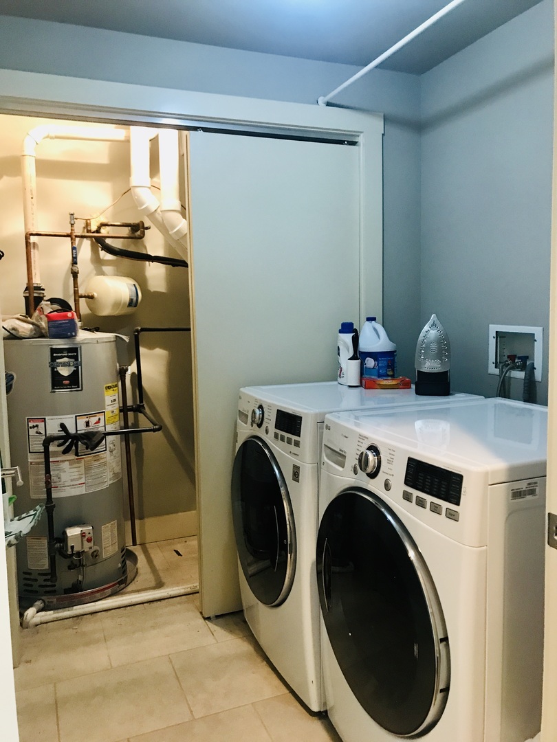 4029 South Ellis Avenue, Unit 5S Chicago, IL 60653 - Photo 28 of 31 a utility room with dryer washer and a view of living room