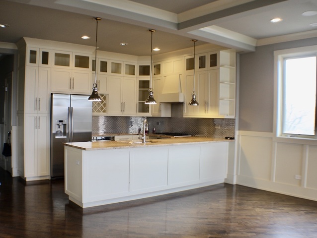 4029 South Ellis Avenue, Unit 5S Chicago, IL 60653 - Photo 6 of 31 a large kitchen with stainless steel appliances granite countertop a stove and a refrigerator