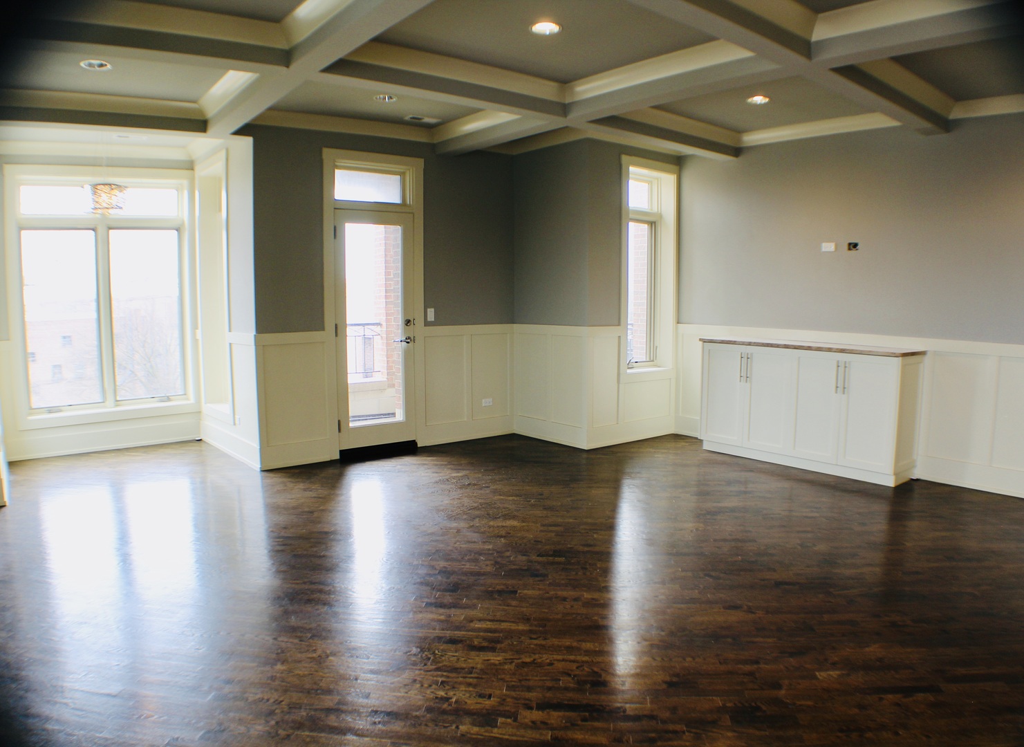 4029 South Ellis Avenue, Unit 5S Chicago, IL 60653 - Photo 10 of 31 an empty room with wooden floor and windows