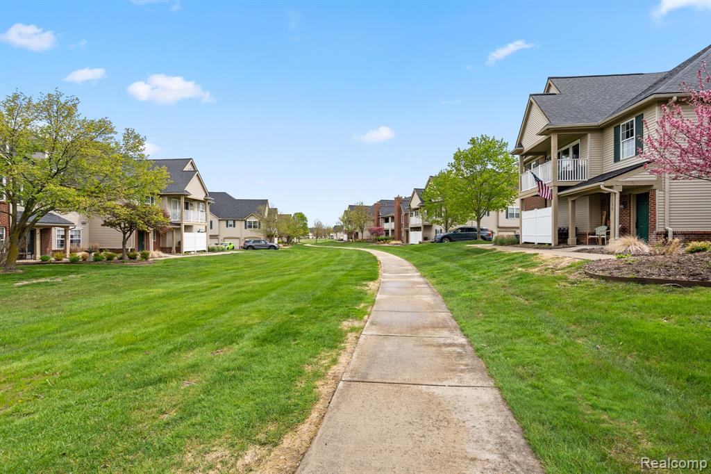 4130 Hampton Ridge Boulevard, Unit 63 Howell, MI 48843 - Photo 6 of 32