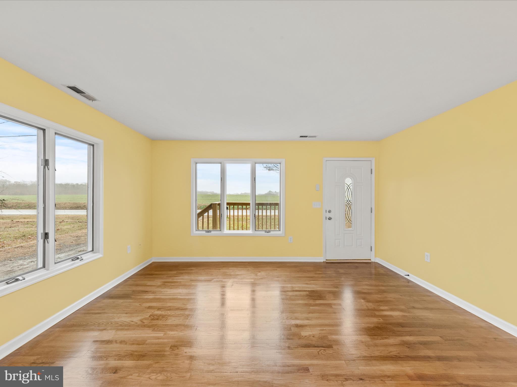 27390 Log Cabin Road Salisbury, MD 21801 - Photo 5 of 37 Living Room