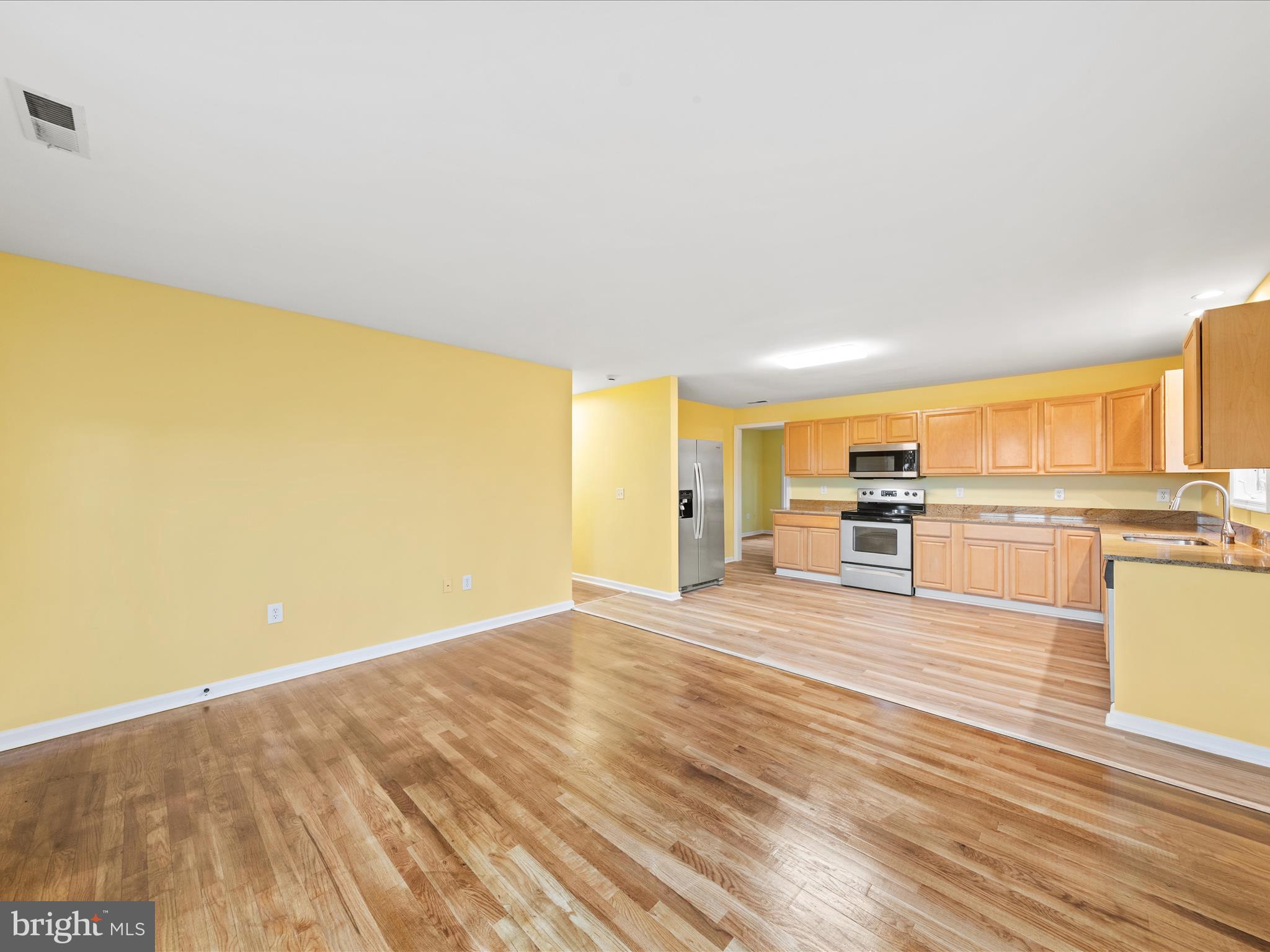 27390 Log Cabin Road Salisbury, MD 21801 - Photo 6 of 37 Living & Kitchen