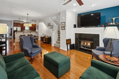 $639,000 | 521 Chicago Avenue, Unit H, Evanston, IL 60202