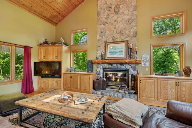 $1,499,000 | 940 Brown Road South, Wayzata, MN 55391