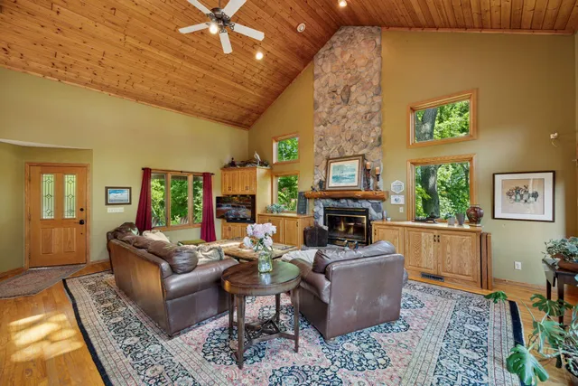$1,499,000 | 940 Brown Road South, Wayzata, MN 55391