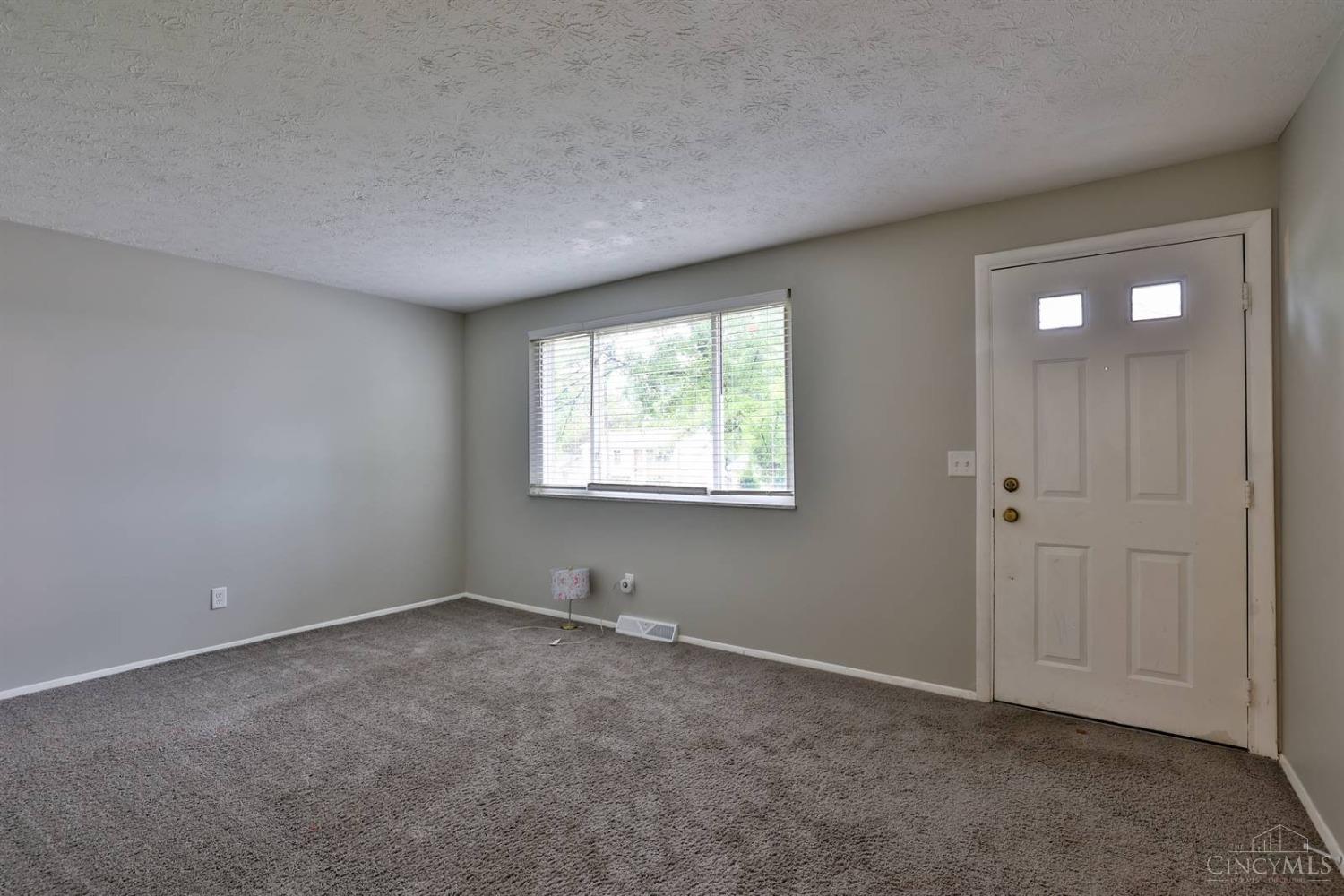 11251 Pippin Road Cincinnati, OH 45231 - Photo 4 of 26
