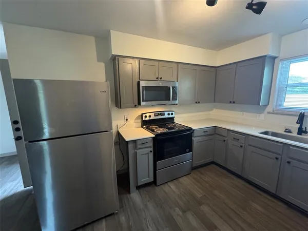 $1,300 | 7300 Comanche Trail, Unit 3, Lake Worth, TX 76135