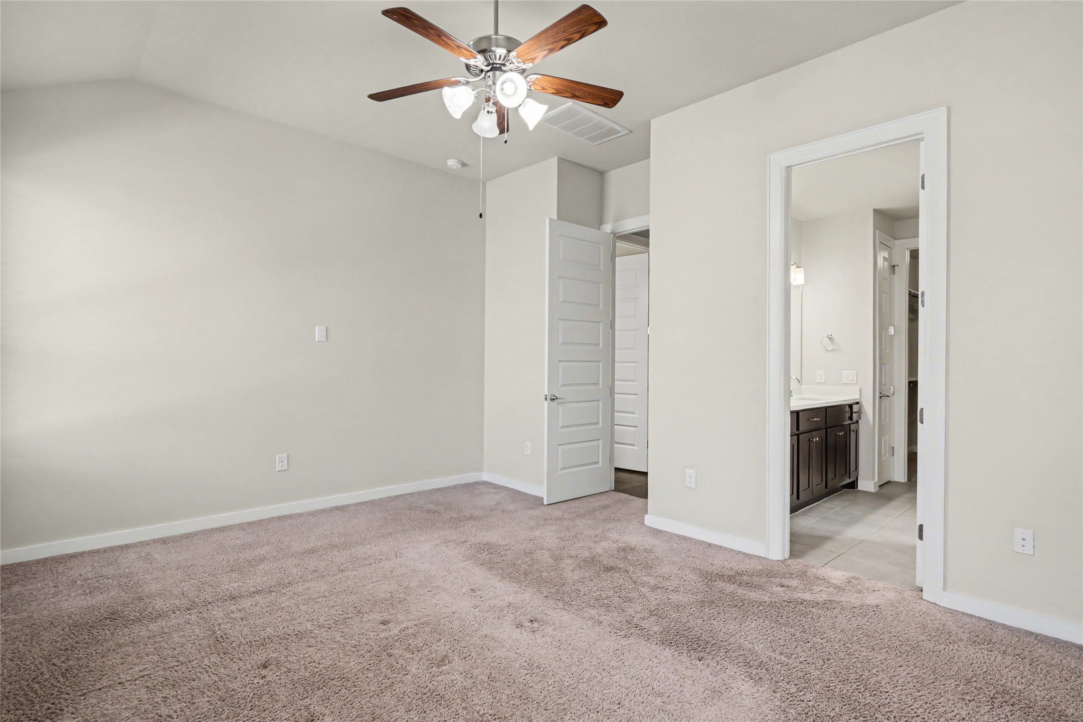 7216 Cherry Beam Path Austin, TX 78744 - Photo 14 of 32 an empty room with closet and a ceiling fan