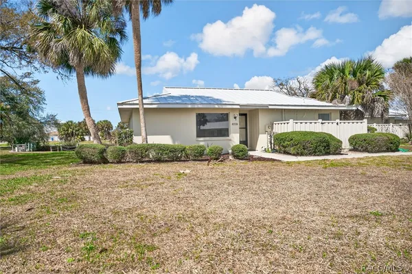 $180,000 | 11607 West Kingfisher Court, Unit 198, Crystal River, FL 34429