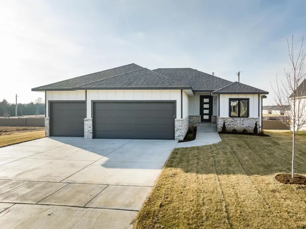 $465,381 | 3141 North Pine Grove Circle, Wichita, KS 67205