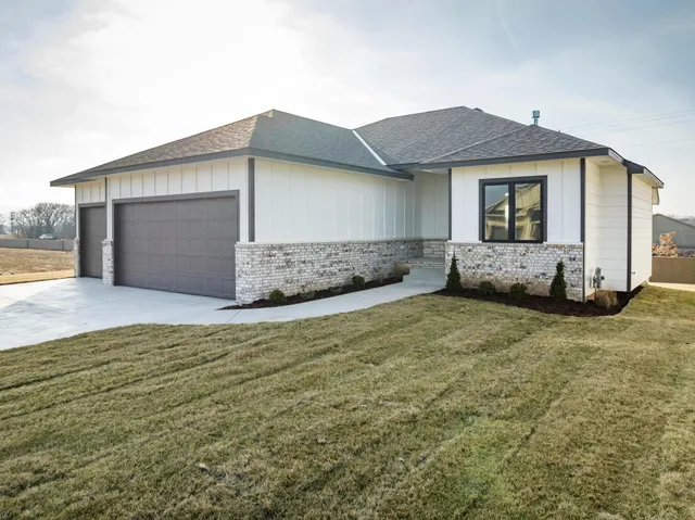 $465,381 | 3141 North Pine Grove Circle, Wichita, KS 67205