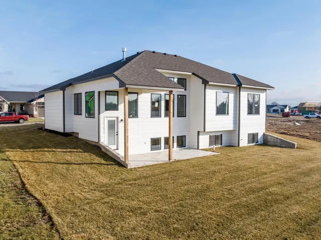 $465,381 | 3141 North Pine Grove Circle, Wichita, KS 67205