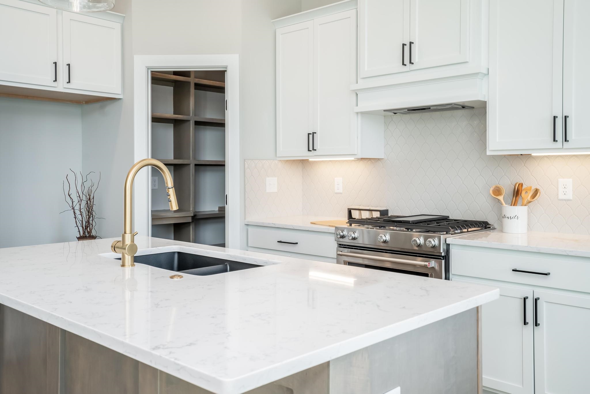 3141 North Pine Grove Circle Wichita, KS 67205 - Photo 9 of 34