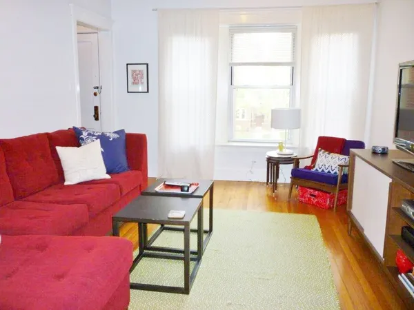 $1,950 | 2713 West Giddings Street, Unit 3R, Chicago, IL 60625