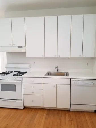 $1,950 | 2713 West Giddings Street, Unit 3R, Chicago, IL 60625