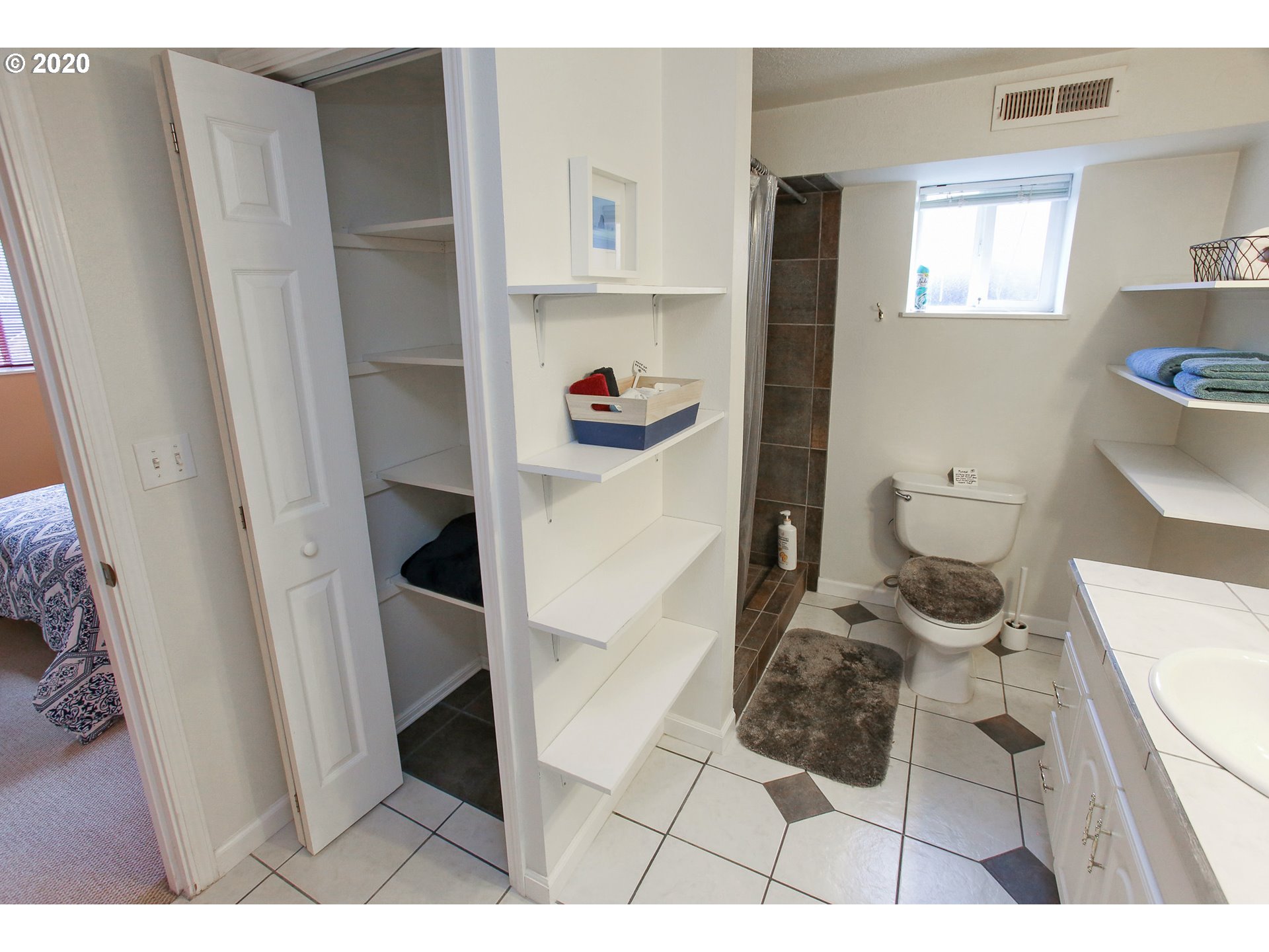 1820 Southwest Logan Street Portland, OR 97219 - Photo 28 of 29 Gallery Image 28