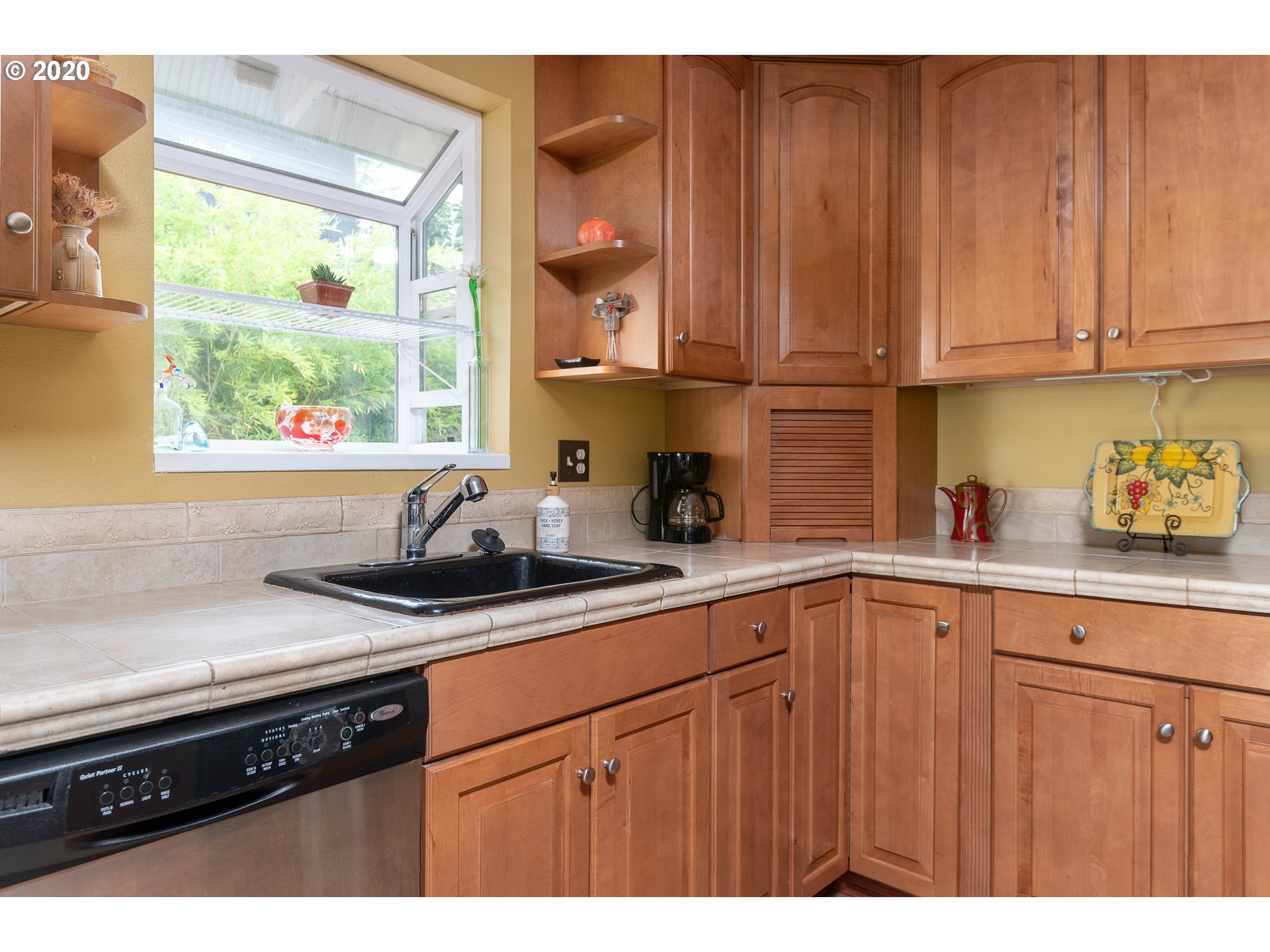 1820 Southwest Logan Street Portland, OR 97219 - Photo 9 of 29 Gallery Image 9