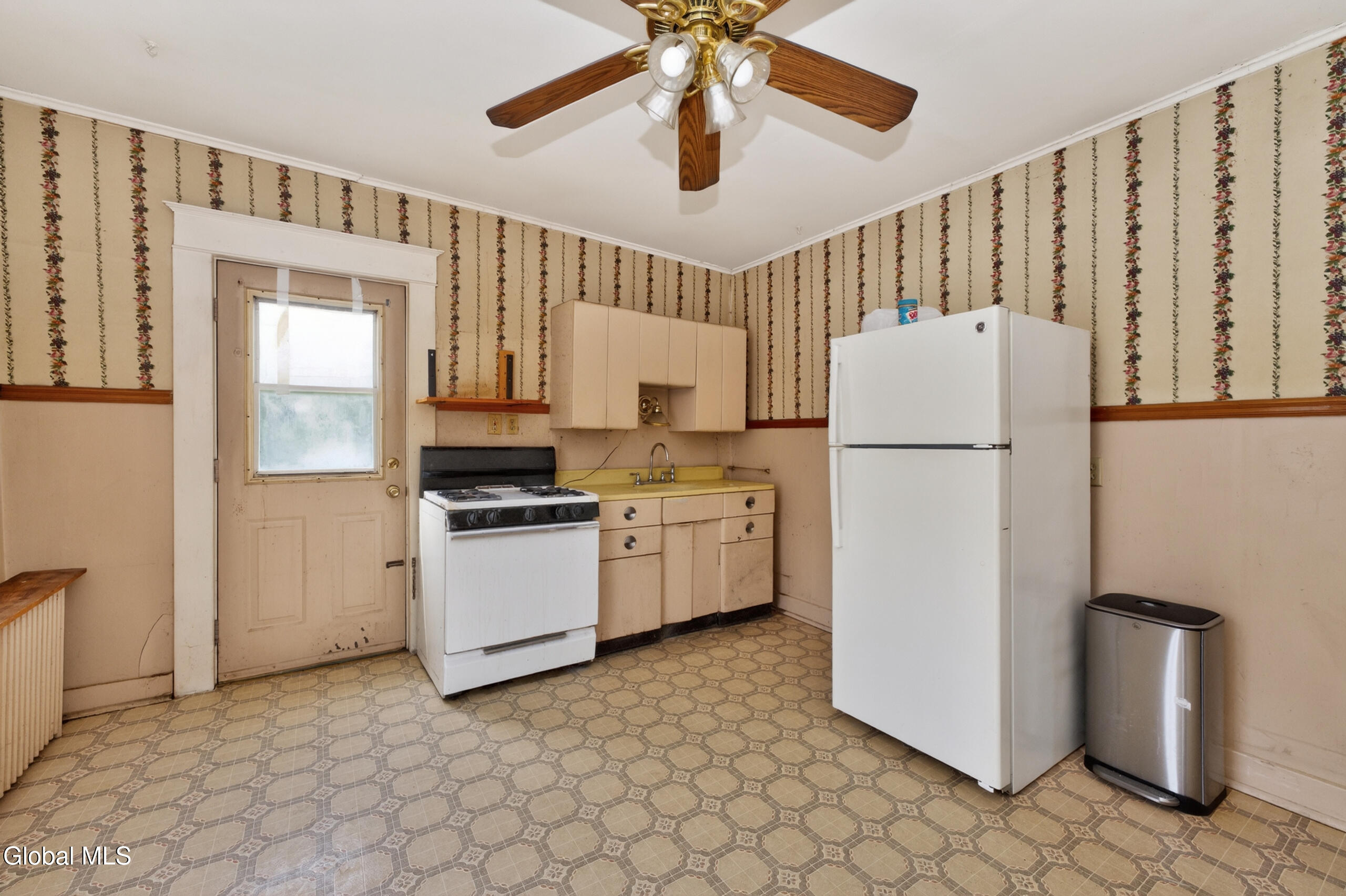 33 Osborne Road Albany, NY 12205 - Photo 26 of 31 2 Apt Up 9