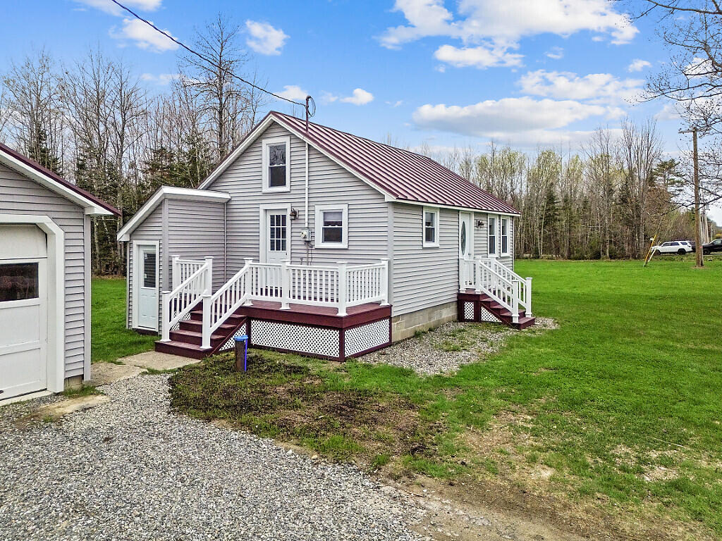 622 Waterville Road Unity, ME 04988 - Photo 3 of 19 Garage side entrance