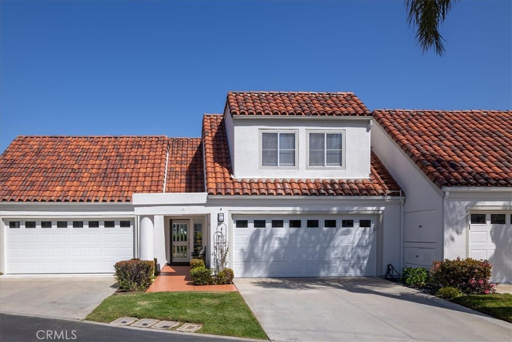 4 Logo Vista Dana Point, CA 92629 - Photo 4 of 44 a front view of a house with garden