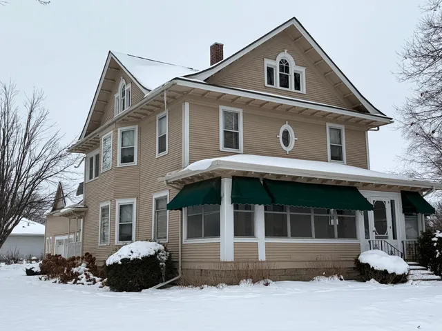 $359,900 | 200 1st Avenue Northwest, Pine Island, MN 55963