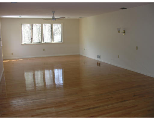 6 Standish Way Canton, MA 02021 - Photo 7 of 8 Gallery Image 7
