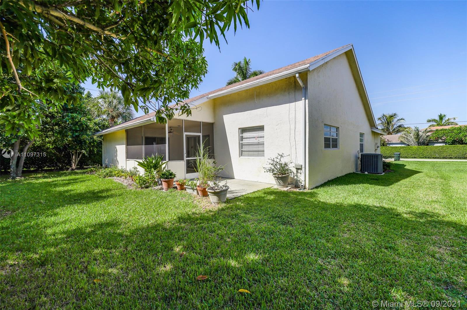5140 Northwest 5th Avenue Boca Raton, FL 33487 - Photo 5 of 44 a view of a house with backyard and sitting area