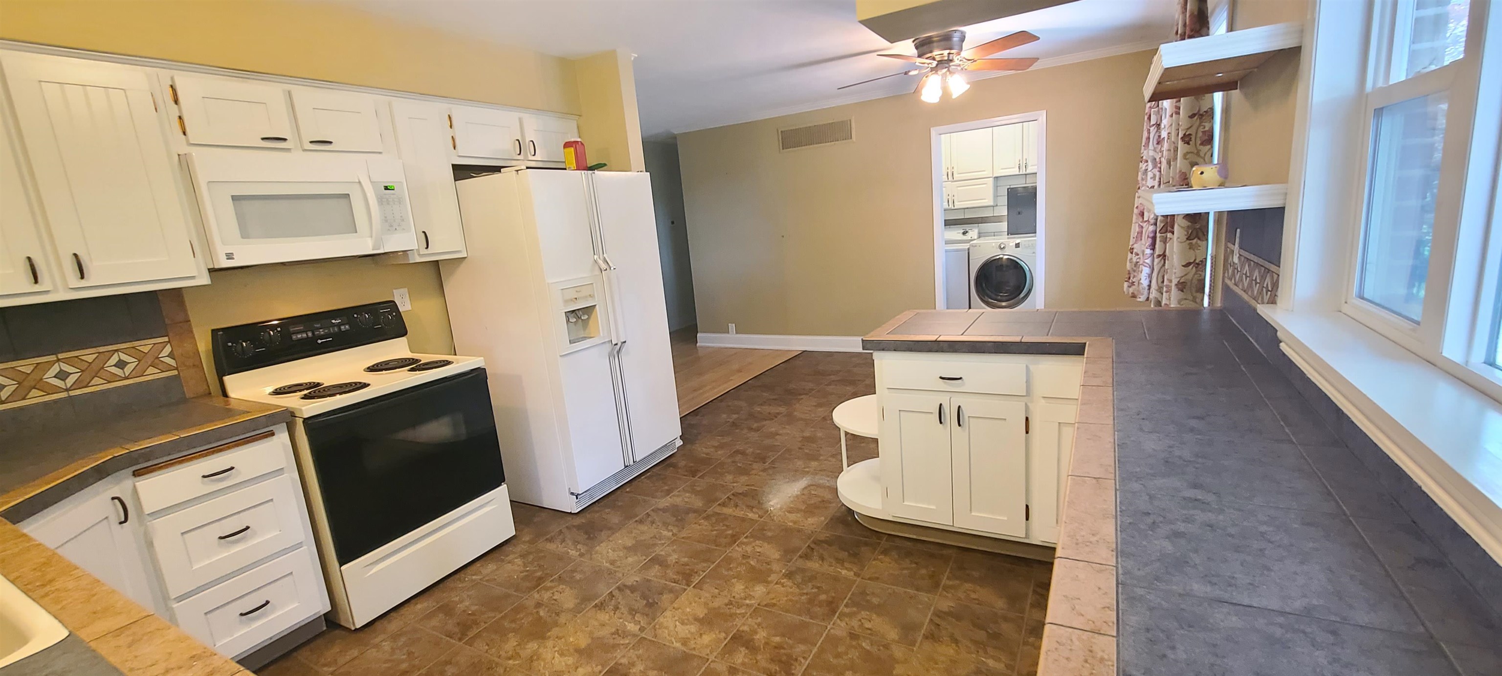 1045 Turkington Terrace Rochelle, IL 61068 - Photo 8 of 26 Gallery Image 8