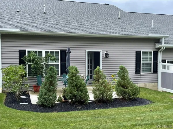 $2,850 | 5281-5287 Chestnut Ridge Road, Orchard Park, NY 14127