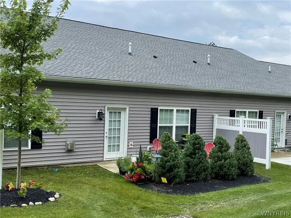 $2,850 | 5281-5287 Chestnut Ridge Road, Orchard Park, NY 14127