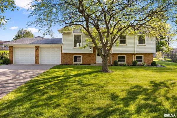 $189,900 | 710 Curtis Court, Eureka, IL 61530