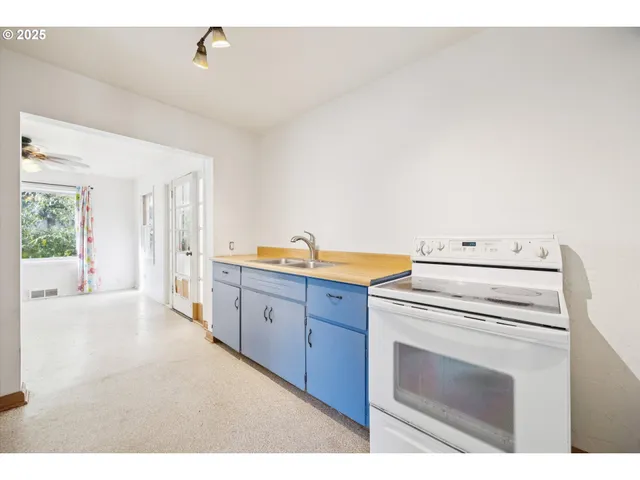 $395,000 | 1115 Northeast 106th Avenue, Portland, OR 97220