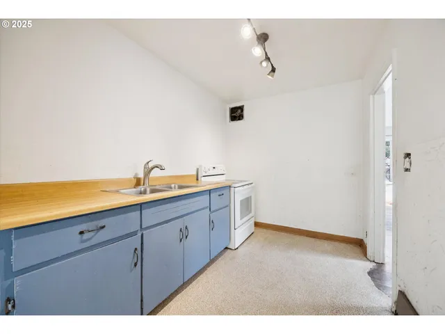 $395,000 | 1115 Northeast 106th Avenue, Portland, OR 97220