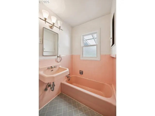 $395,000 | 1115 Northeast 106th Avenue, Portland, OR 97220