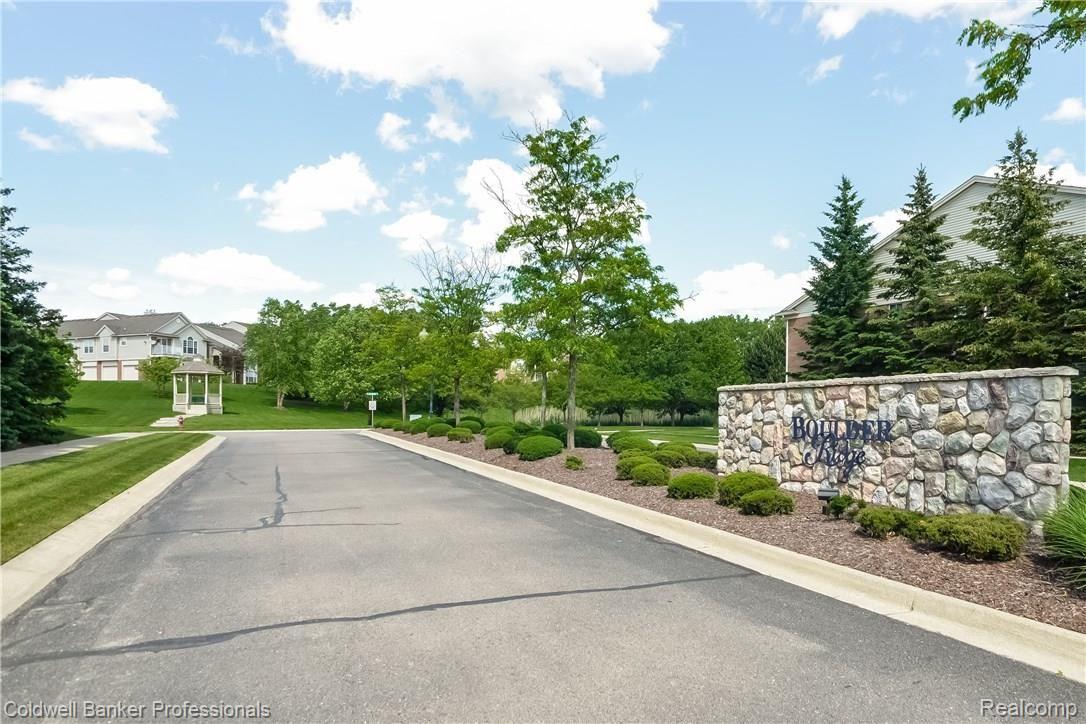 1940 Flagstone Circle, Unit 95 Rochester, MI 48307 - Photo 31 of 33 031-Exterior-4270993-large.jpg
