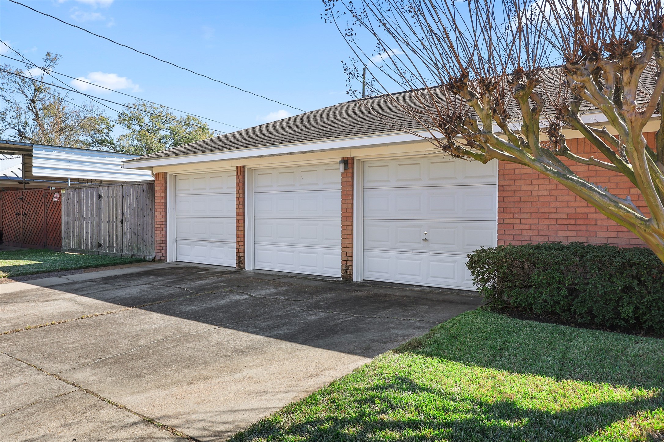 1807 Marlock Lane Pasadena, TX 77502 - Photo 2 of 30