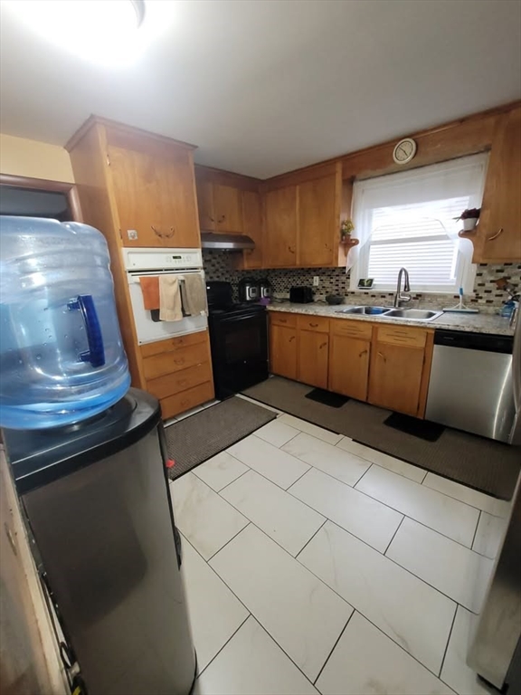 52 Avon Street Malden, MA 02148 - Photo 4 of 14