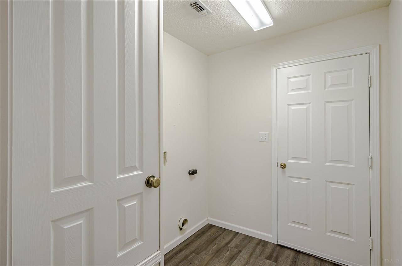 2423 Valley Road Navarre, FL 32566 - Photo 17 of 34