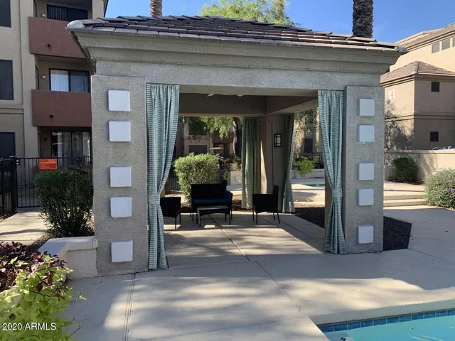a view of entrance front of the house