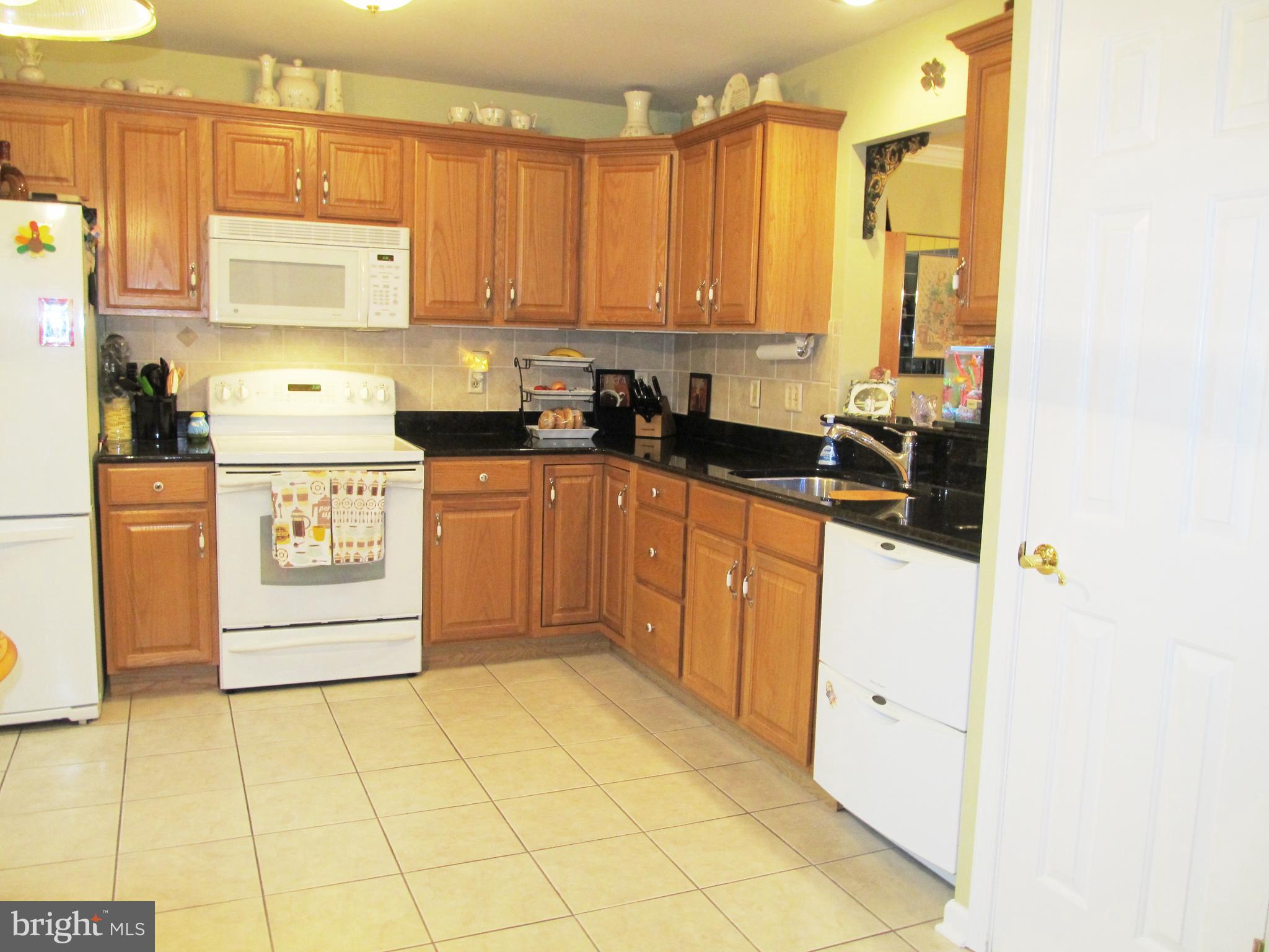 128 Sutherland Road Lancaster, PA 17603 - Photo 3 of 11 Gallery Image 3