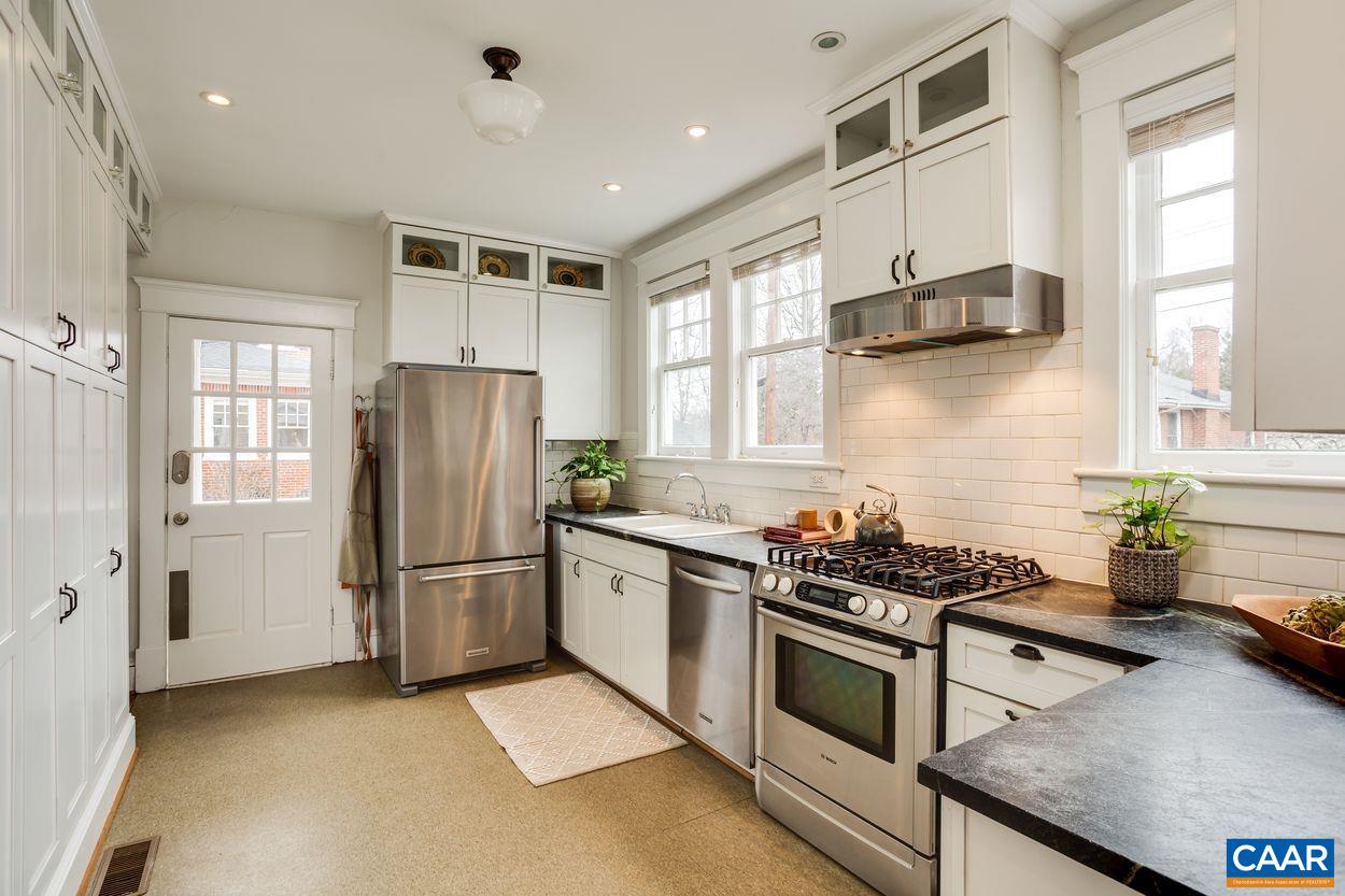 807 Rugby Road Charlottesville, VA 22903 - Photo 16 of 40 Gallery Image 16