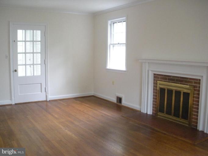 3232 Chestnut Street Northwest Washington, DC 20015 - Photo 13 of 15 Living Room