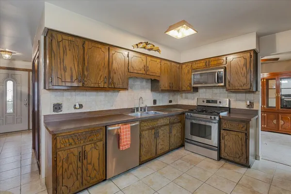 $239,900 | 16533 Louis Avenue, South Holland, IL 60473
